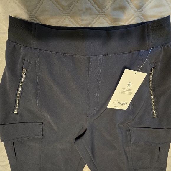NEW Petite Athleta Endless Cargo Pants. - Picture 6 of 9